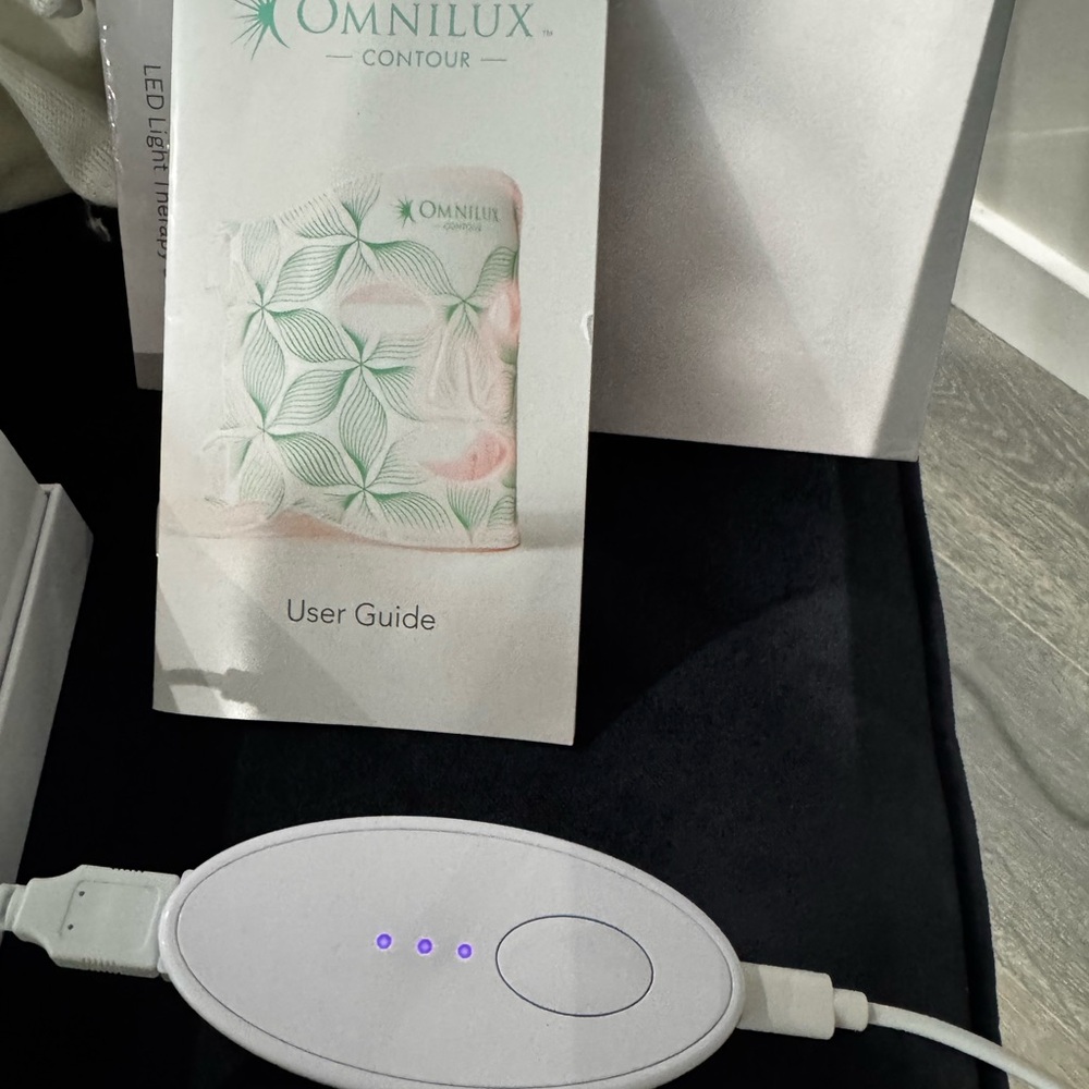 Contour LED Face Mask - Picture 4 of 16